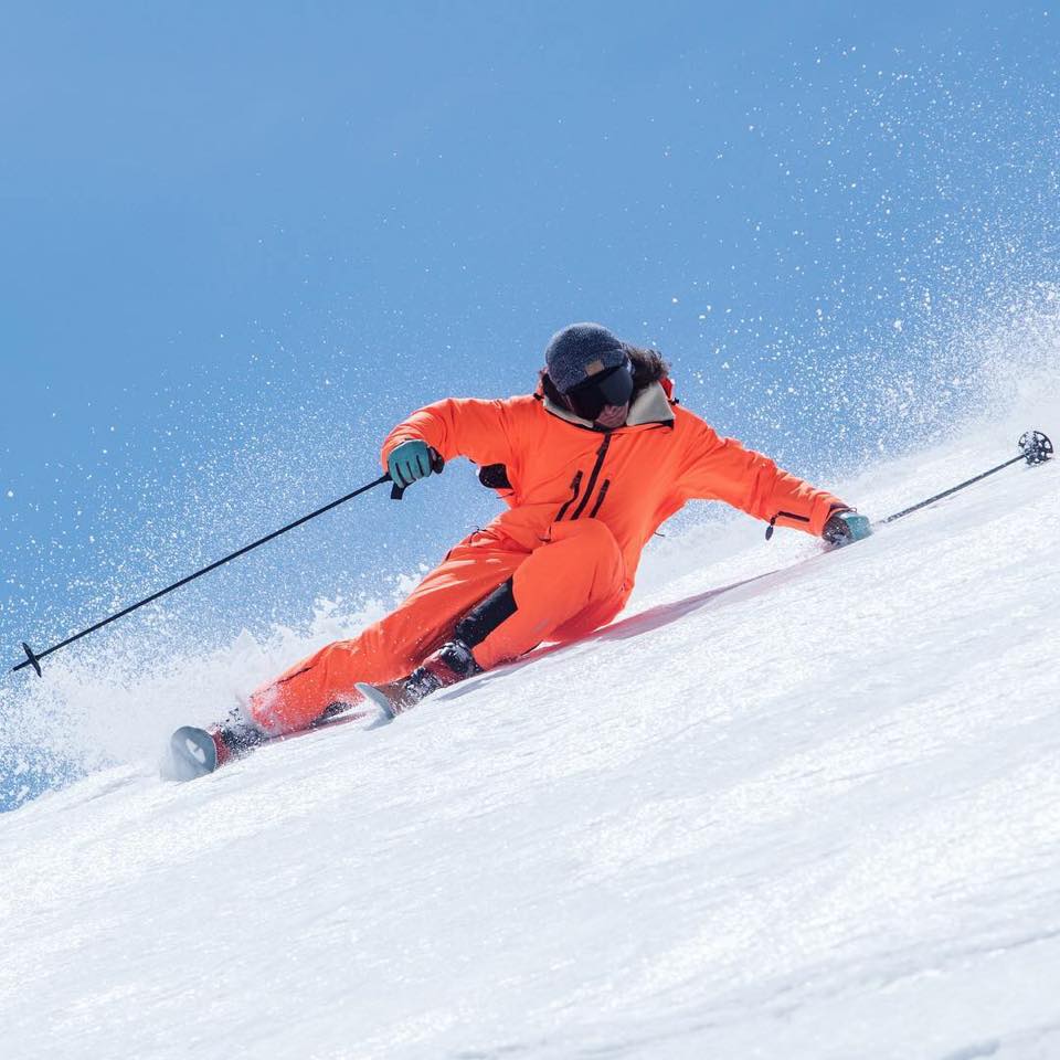 Tips to prevent leg and knee injuries when skiing