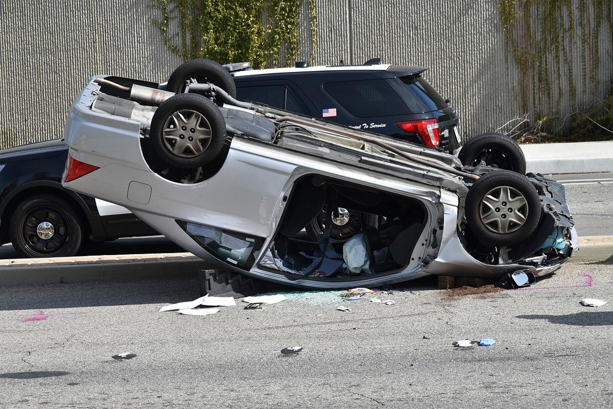 How a Car Accident Attorney Can Help to Deal With Uninsured or Underinsured Drivers